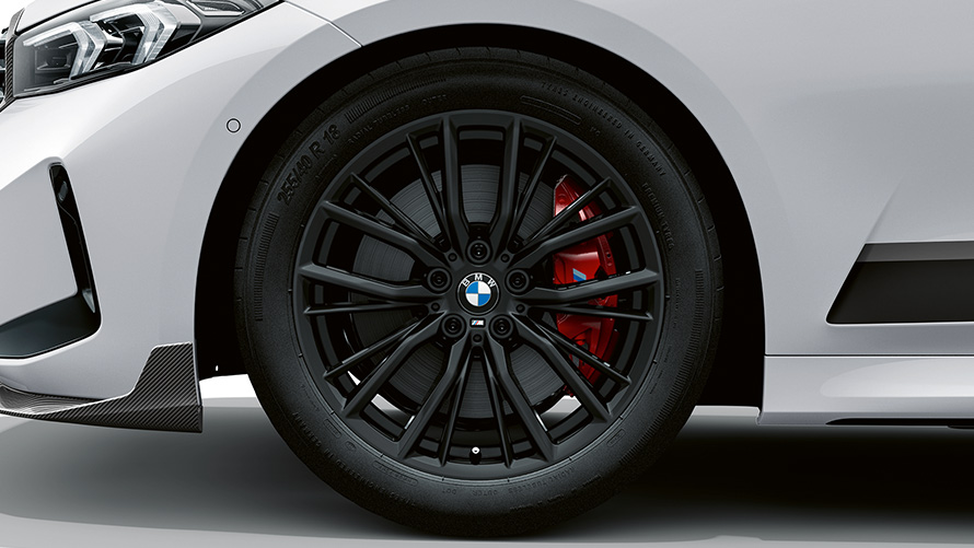 Cerchio in lega leggera da 18" M Performance nº 796 M Accessori BMW M Performance Primo piano del cerchio in lega leggera da 18" M Performance nº 796 M Accessori BMW M Performance