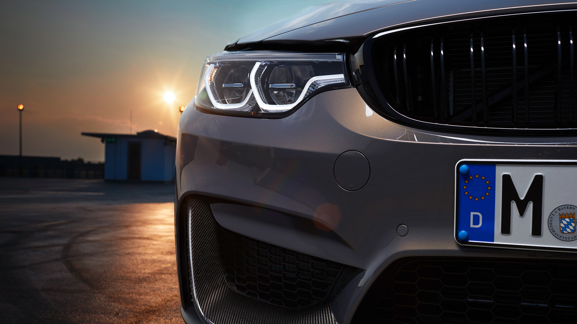 Calandre BMW M Performance en n brillant. Calandre design BMW M Performance en noir brillant.