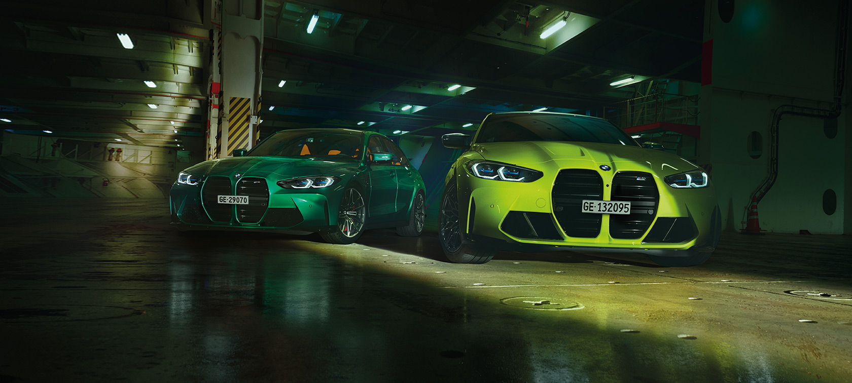 La BMW M3 et la BMW M4 désormais avec M xDrive BMW M3 vert/BMW M4 jaune/M xDrive/de l’avant/en stationnement dans une halle/au soleil/à l’ombre