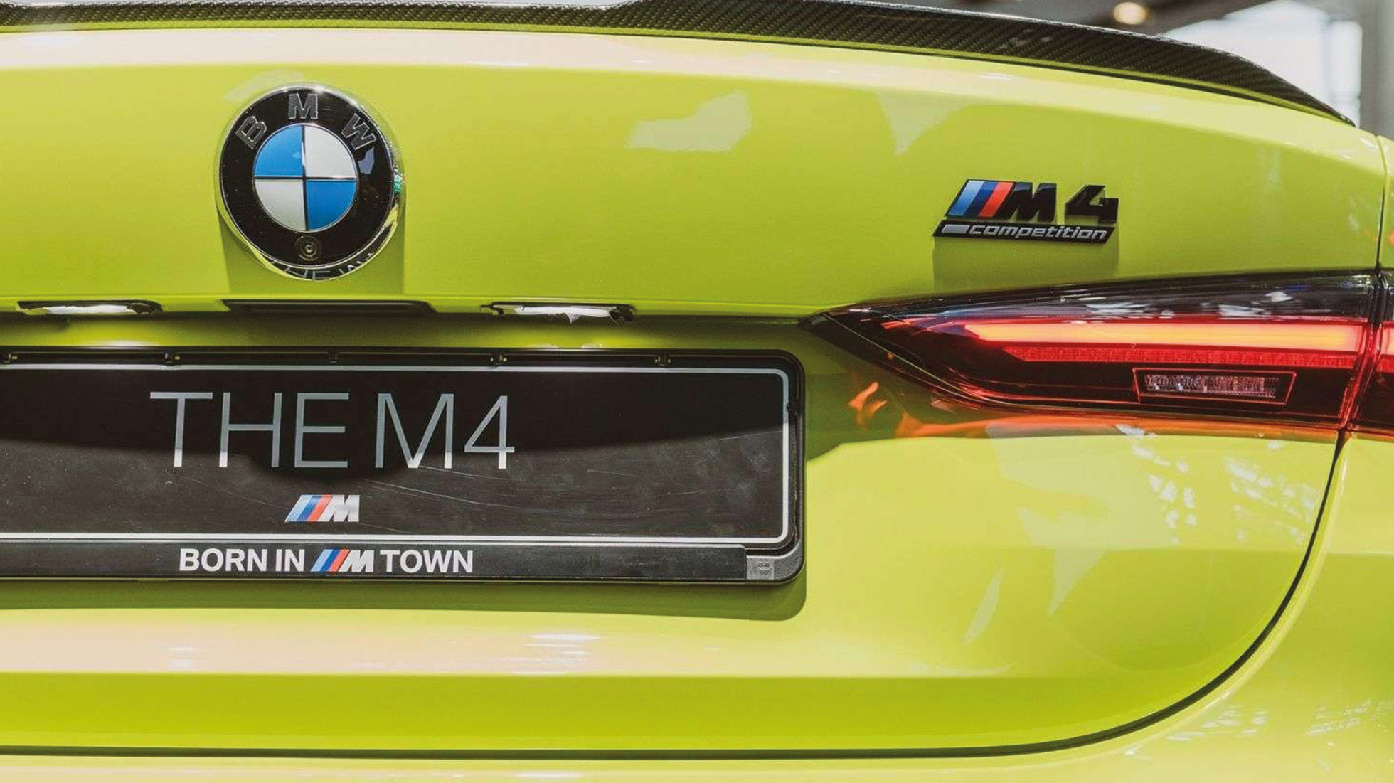 Das BMW M4 Heckdesign BMW M4 gelb/Heckdesign/von hinten/Close-up