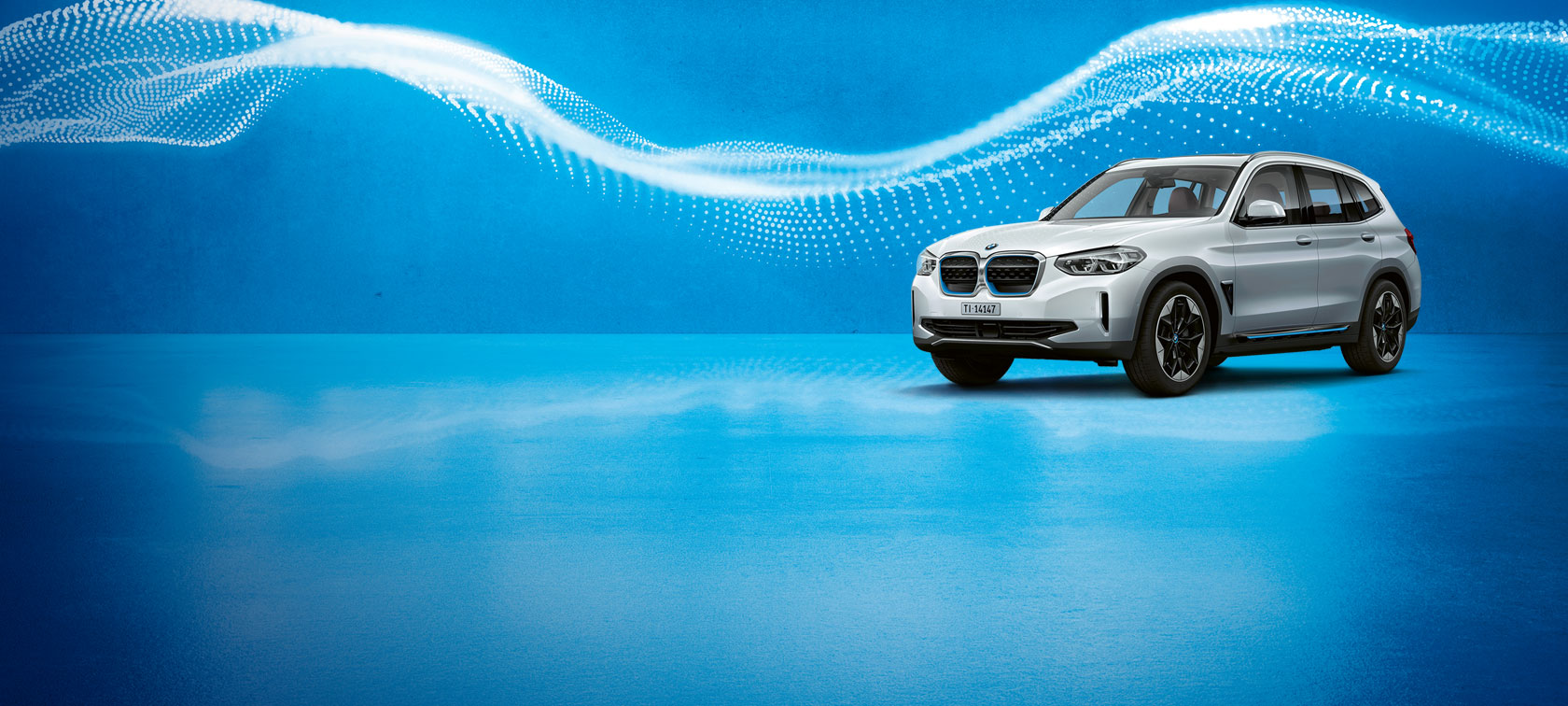 Ambiente circostante blu astratto BMW iX3 BMW iX3 bianca laterale da davanti ambiente circostante blu astratto