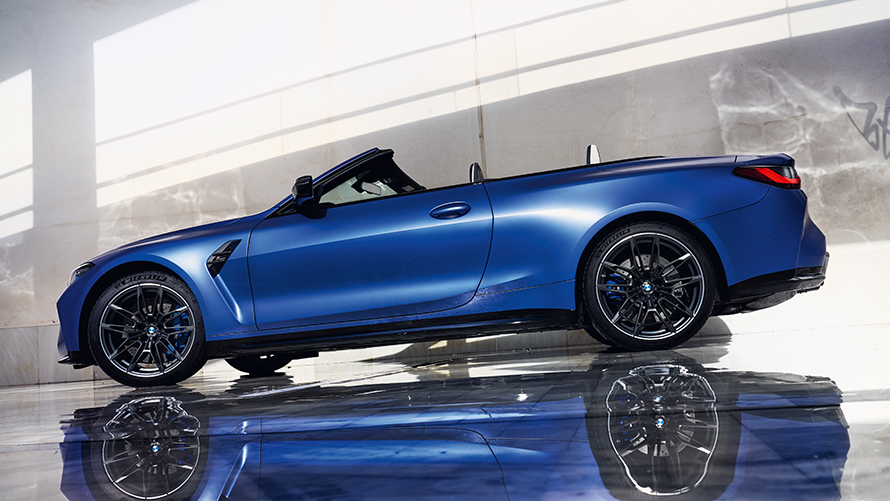 Felgen BMW 4er Cabrio M Automobile Felgen BMW 4er Cabrio M Automobile blau Seitenansicht Stadt Parkhaus