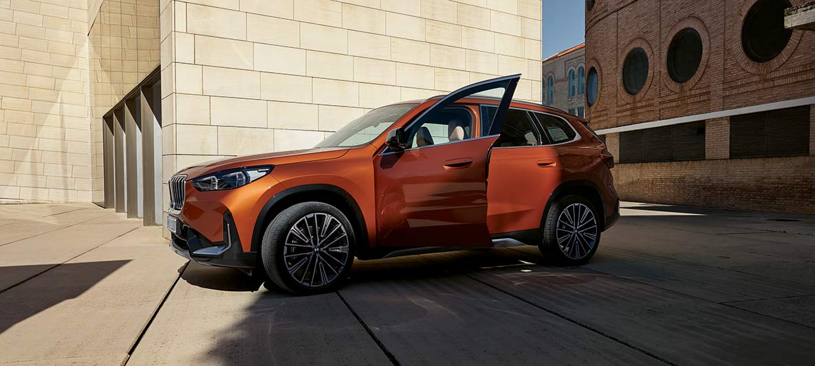 BMW X1 Orange Seitenansicht